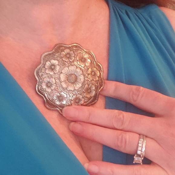 Western chic metal belt buckle statement piece - Picture 5 of 5